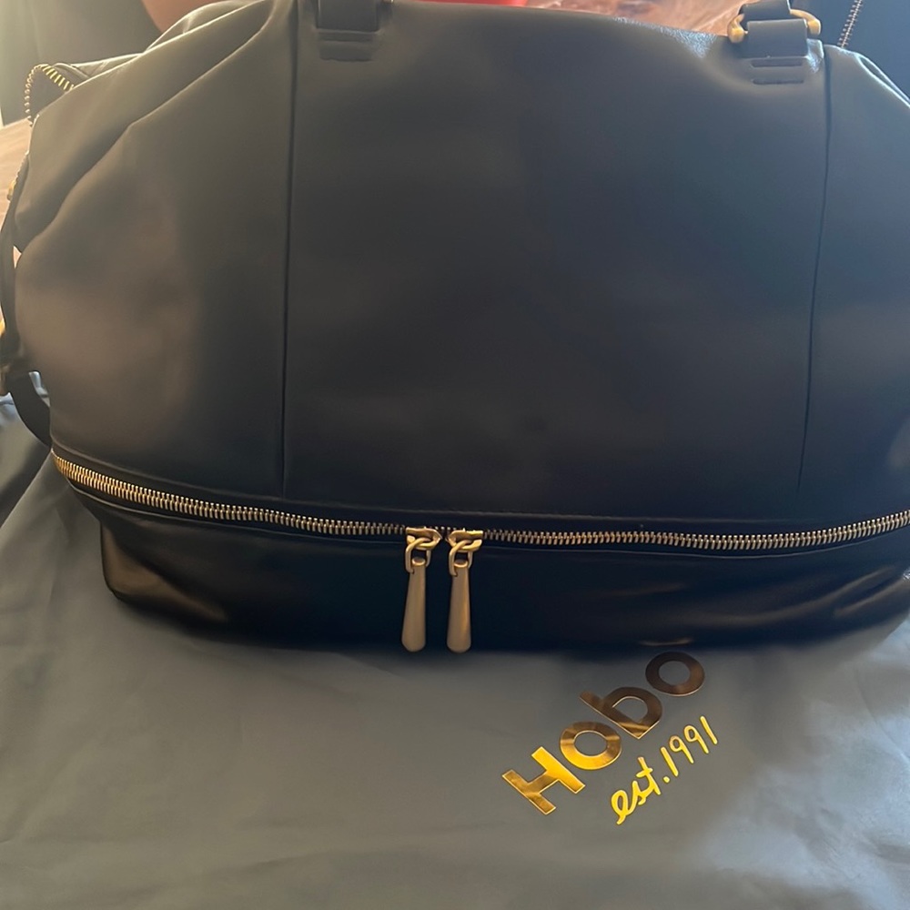Like new HOBO bag, with dust protection bag.